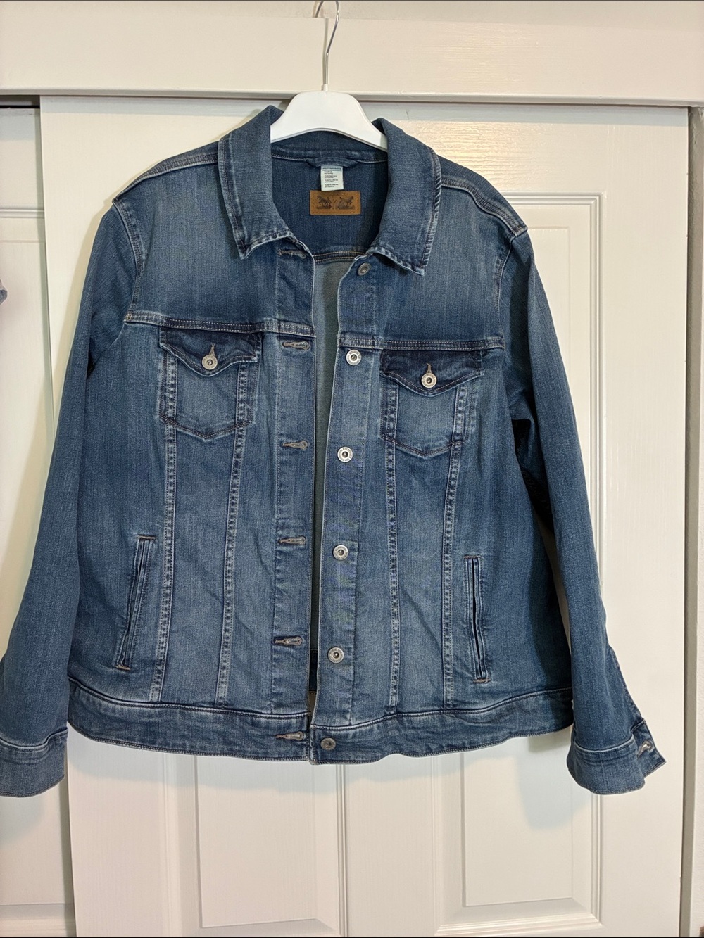 Women’s Levi's Medium wash Blue Denim Jean Jacket - Classic Trucker